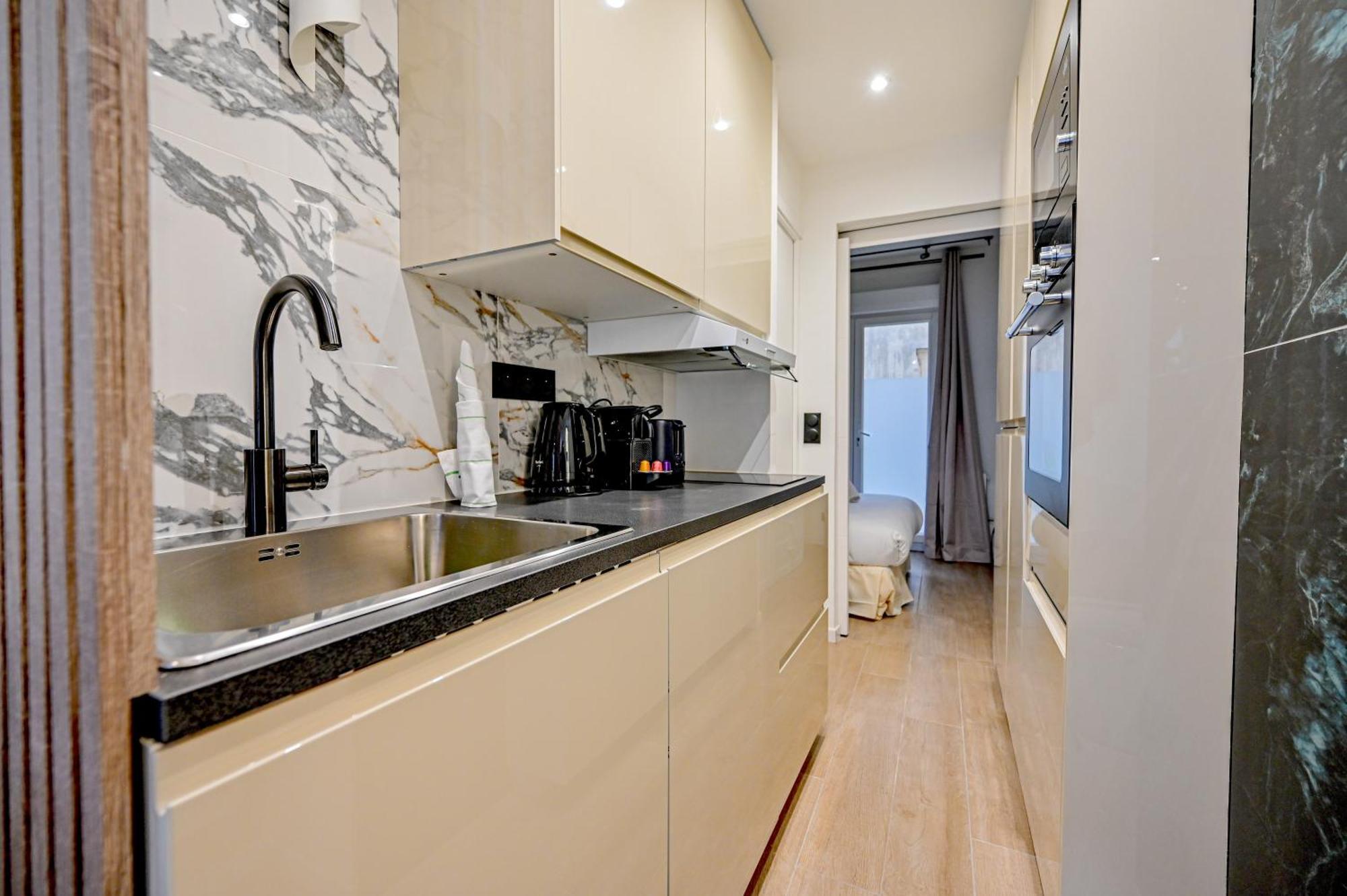 Relax In A Stylish Flat In Montmartre Apartment Paris Exterior photo